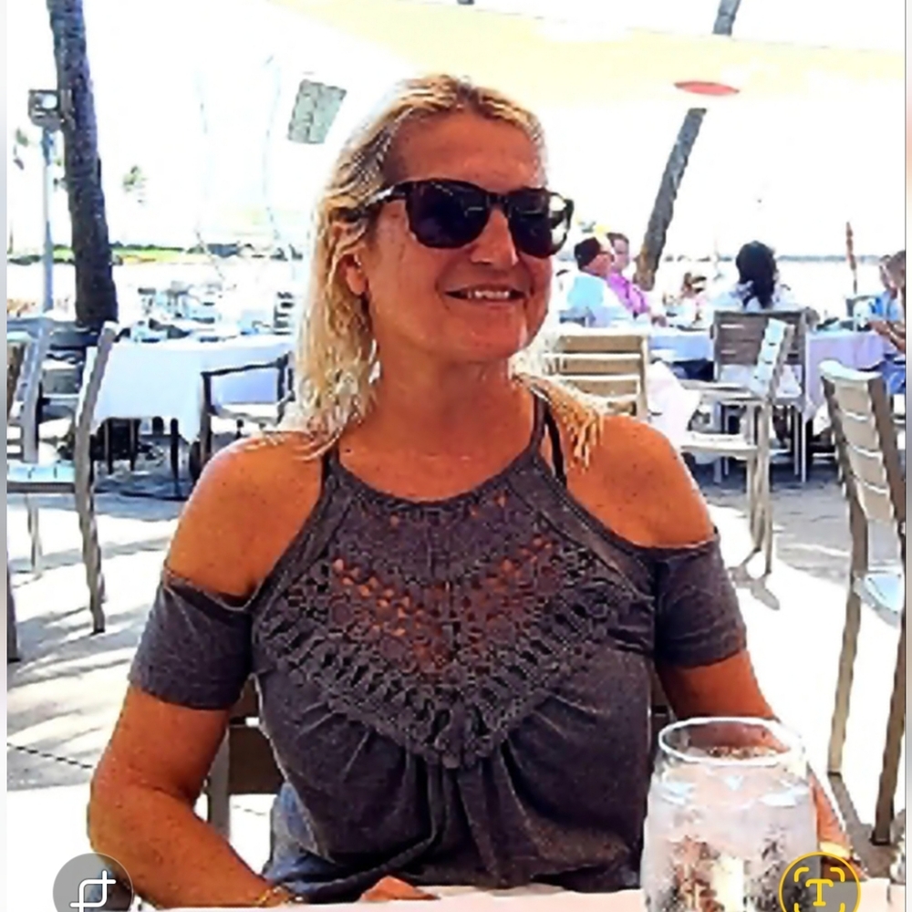 🔥Gray Women's Top with Crochet Detail cold shoulder size small 🔥